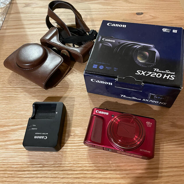 Canon(キヤノン)のCANON POWERSHOT SX720HS RED ケース付き スマホ/家電/カメラのカメラ(コンパクトデジタルカメラ)の商品写真