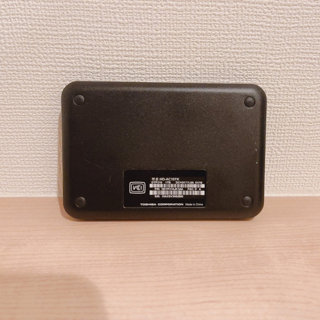 東芝(トウシバ)の東芝　ポータブルHDD HD-AC10TK 1TB スマホ/家電/カメラのPC/タブレット(PC周辺機器)の商品写真