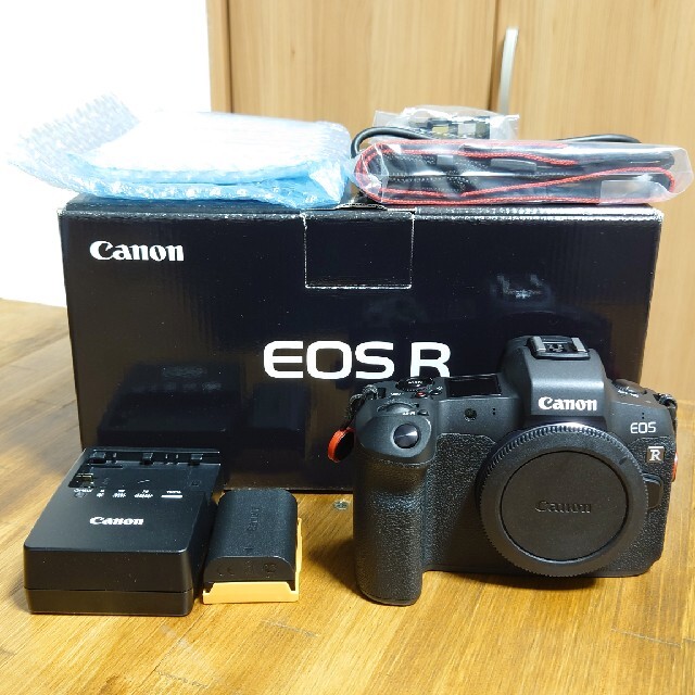 新品 Canon EOS KISS M ボディ WH 1年保証付 保証書付