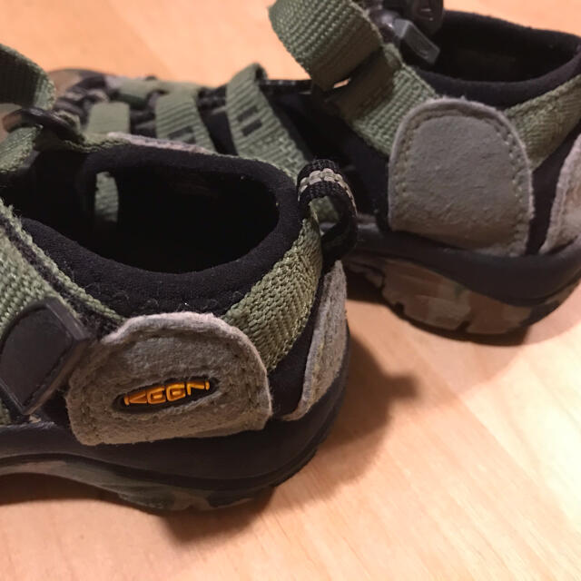 KEEN(キーン)のGW値下げ　keen 17㎝　迷彩　サンダル　良品 キッズ/ベビー/マタニティのキッズ靴/シューズ(15cm~)(アウトドアシューズ)の商品写真