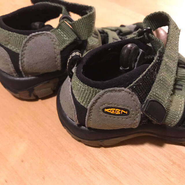 KEEN(キーン)のGW値下げ　keen 17㎝　迷彩　サンダル　良品 キッズ/ベビー/マタニティのキッズ靴/シューズ(15cm~)(アウトドアシューズ)の商品写真