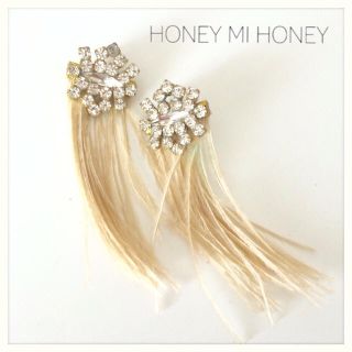 ハニーミーハニー(Honey mi Honey)のハニーミーハニー オーストリッチ羽ビジューピアス(ピアス)