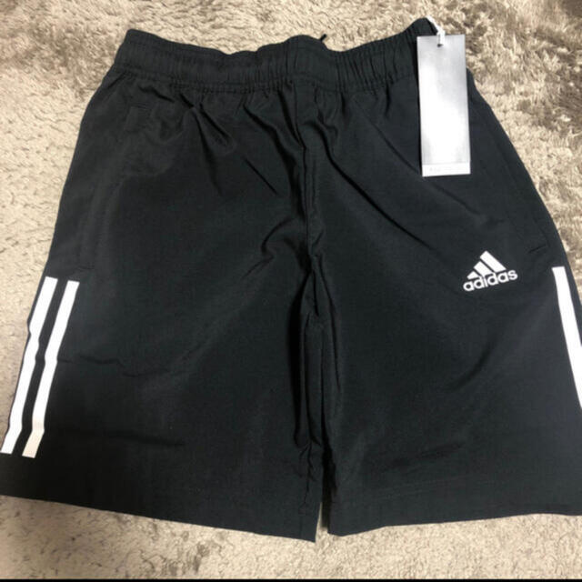 adidas(アディダス)の新品　150センチ　アディダス　ハーフパンツ キッズ/ベビー/マタニティのキッズ服男の子用(90cm~)(パンツ/スパッツ)の商品写真