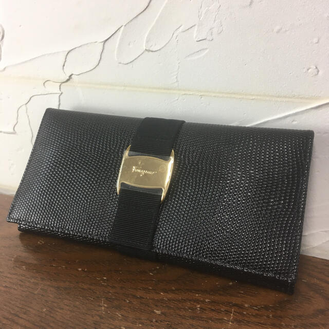 Salvatore Ferragamo(サルヴァトーレフェラガモ)のフェラガモ　ヴァラ　リザード　財布　 レディースのファッション小物(財布)の商品写真