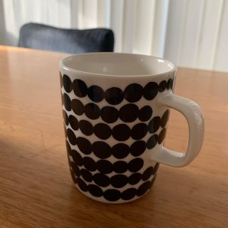 マリメッコ(marimekko)のマリメッコ　マグカップ　SIIRTOLAPUUTARHA(グラス/カップ)