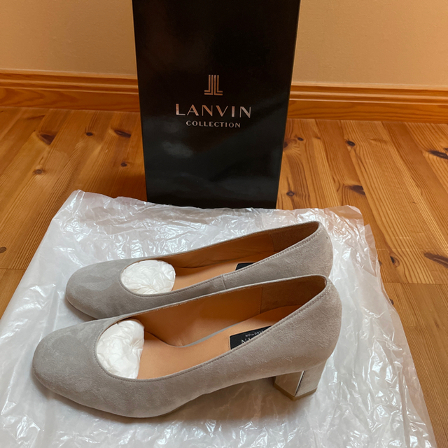LANVIN COLLECTION(ランバンコレクション)のLANVIN COLLECTION ライトグレーパンプス　24.5cm レディースの靴/シューズ(ハイヒール/パンプス)の商品写真