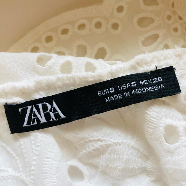 ZARA(ザラ)の新品未使用　ZARA  レースカットソー レディースのトップス(カットソー(半袖/袖なし))の商品写真