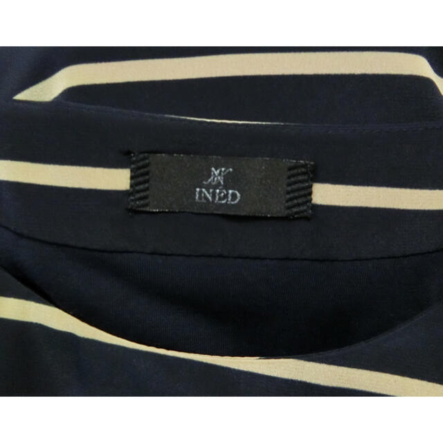 INED(イネド)のINED イネド　黒にベージュのボーダーで腰にテープが付いた半袖ワンピース 9 レディースのワンピース(ひざ丈ワンピース)の商品写真
