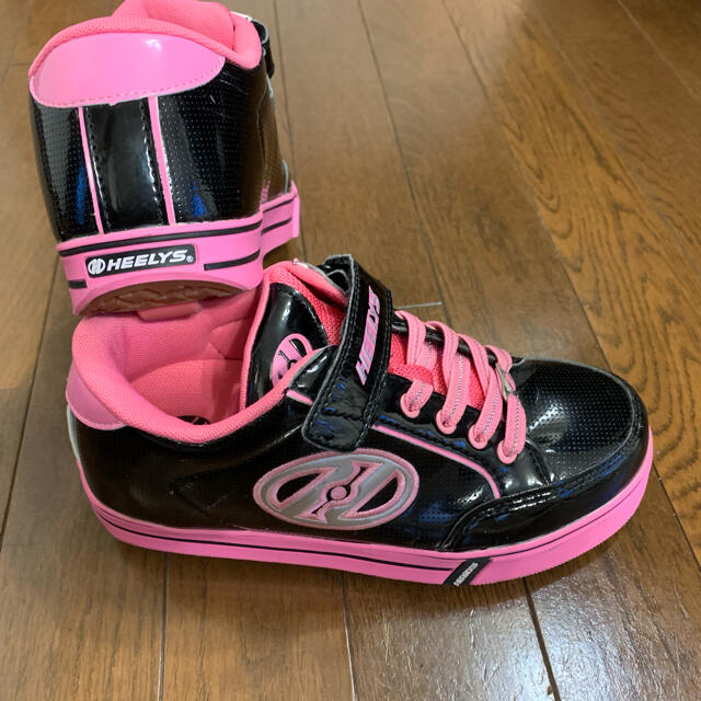 HEELYS(ヒーリーズ)のヒーリーズHEELYS ローラーシューズ　22cm キッズ/ベビー/マタニティのキッズ靴/シューズ(15cm~)(ローラーシューズ)の商品写真