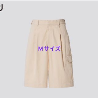 ユニクロ(UNIQLO)のUNIQLO +J ワイドフィットカーゴハーフパンツ　ナチュラル　サイズＭ(ワークパンツ/カーゴパンツ)