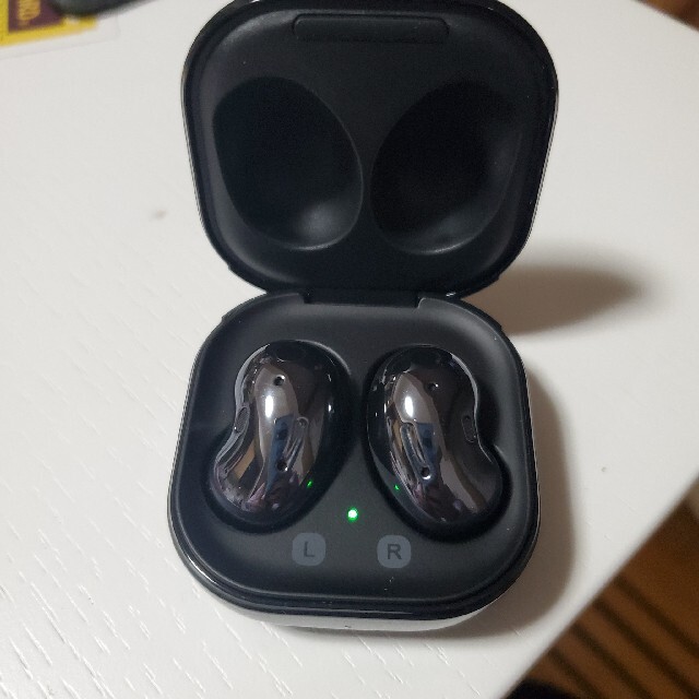 Galaxy(ギャラクシー)のGALAXY Buds Live スマホ/家電/カメラのオーディオ機器(ヘッドフォン/イヤフォン)の商品写真