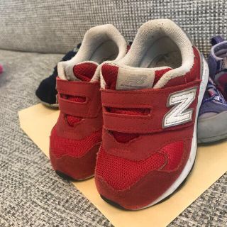 ニューバランス(New Balance)の一足あたり1200円以下！夏用サンダル込みの3足セット(スニーカー)