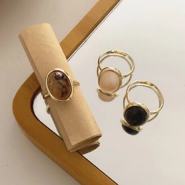 ZARA(ザラ)のオーバル ストーン デザインリング 指輪 ゴールドリング レディースのアクセサリー(リング(指輪))の商品写真