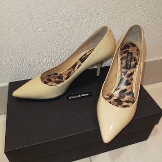 ドルチェアンドガッバーナ(DOLCE&GABBANA)のドルチェ&ガッバーナ　パンプス　ベージュ　35ハーフ　22.5 　底張り済(ハイヒール/パンプス)