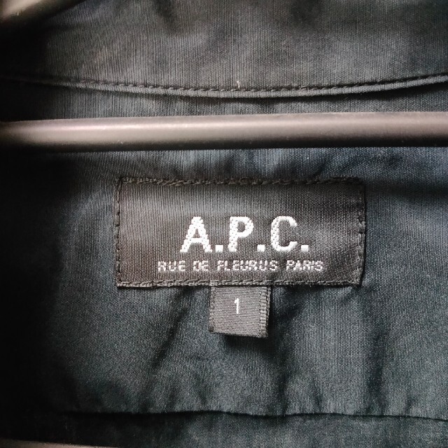 A.P.C(アーペーセー)の【浅井様専用】A.P.C ブラックシャツ SIZE:1 メンズのトップス(シャツ)の商品写真