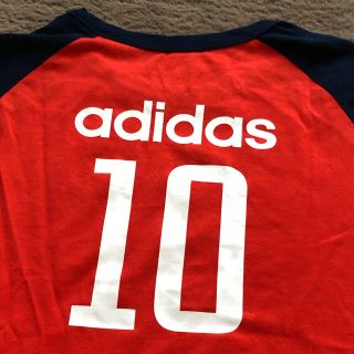 アディダス(adidas)のイオ様専用　　アディダス　Tシャツ　160㎝(Tシャツ/カットソー)