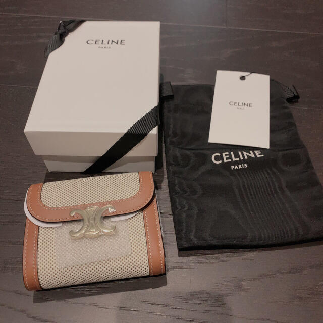 celine(セリーヌ)のceline セリーヌ　トリオンフ　ベージュ　折り財布 レディースのファッション小物(財布)の商品写真
