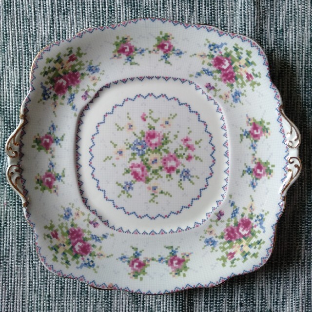 ROYAL ALBERT(ロイヤルアルバート)のロイヤルアルバートroyal albert bone china england インテリア/住まい/日用品のキッチン/食器(食器)の商品写真