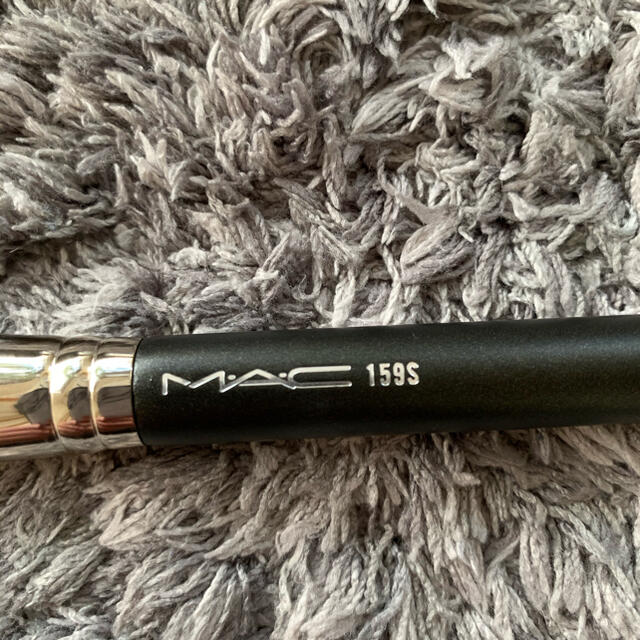 MAC(マック)のmacメイクブラシ　159S 小田切ヒロ　和田さん　チーク　ファンデーション コスメ/美容のメイク道具/ケアグッズ(チーク/フェイスブラシ)の商品写真