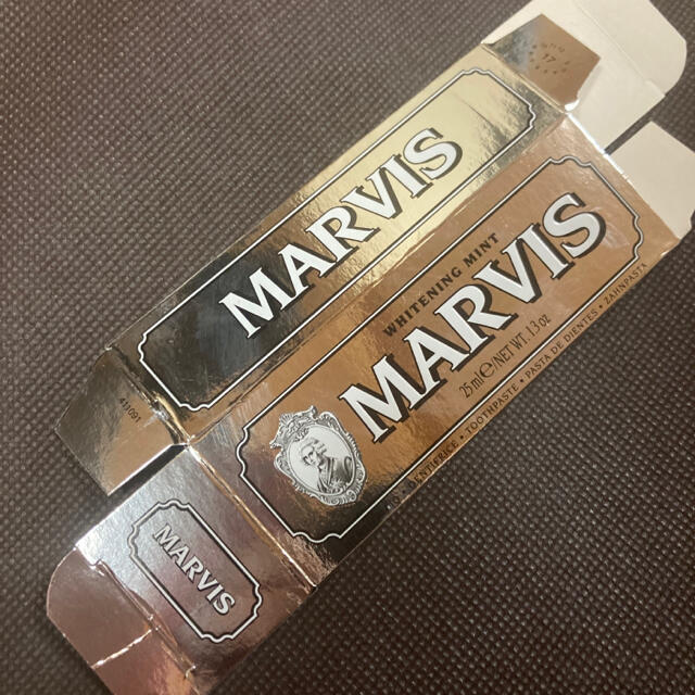 MARVIS(マービス)の【新品未使用】Marvis マービス　歯磨き粉　ホワイトニングミント　25ml コスメ/美容のオーラルケア(歯磨き粉)の商品写真