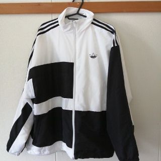 アディダス(adidas)のadidasジャケット(ナイロンジャケット)