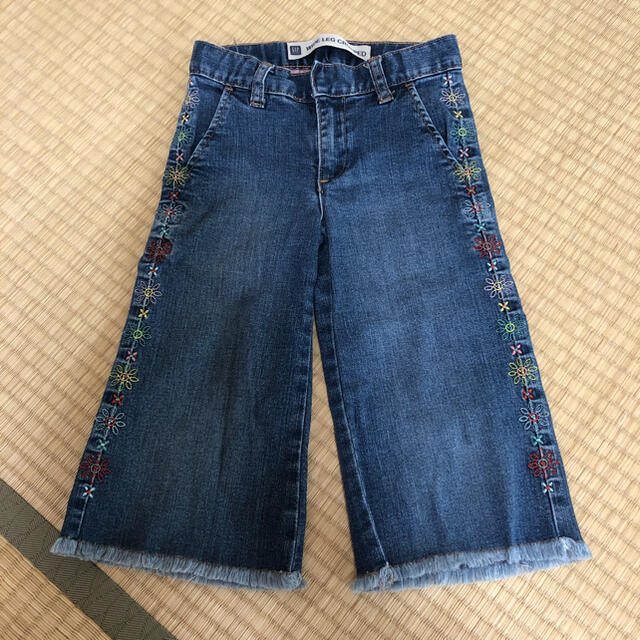 GAP Kids(ギャップキッズ)のGAPKIDS デニムワイドパンツ 110 キッズ/ベビー/マタニティのキッズ服女の子用(90cm~)(パンツ/スパッツ)の商品写真