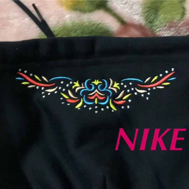 NIKE(ナイキ)のNIKE最新デザインParker 春先まで使える超クール立体刺繍ロゴ  XL メンズのトップス(パーカー)の商品写真