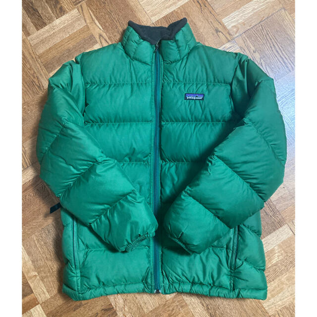 patagonia(パタゴニア)のパタゴニア　ダウンジャケット　Kids L12 キッズ/ベビー/マタニティのキッズ服男の子用(90cm~)(ジャケット/上着)の商品写真