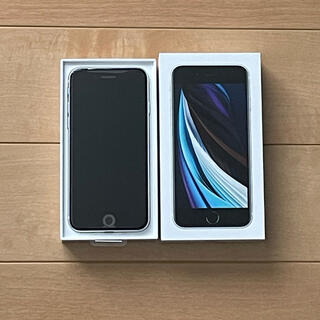 アップル(Apple)のiPhone SE2 新品・未使用　第二世代　ホワイト　64GB SIMフリー(スマートフォン本体)