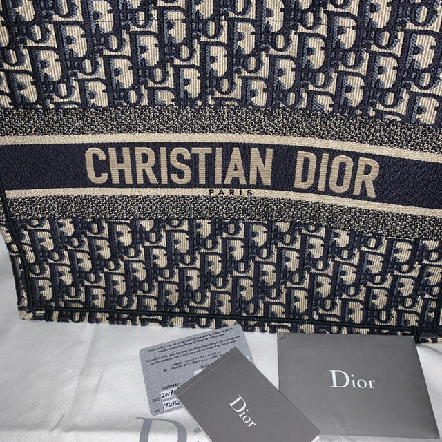 Dior(ディオール)のひなこ様専用　DIOR  ブックトート　スモール レディースのバッグ(トートバッグ)の商品写真