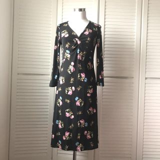 ローラアシュレイ(LAURA ASHLEY)のLAURA ASHLEY ローラアシュレイ　黒　薔薇花柄　ジャージー　ワンピース(ひざ丈ワンピース)