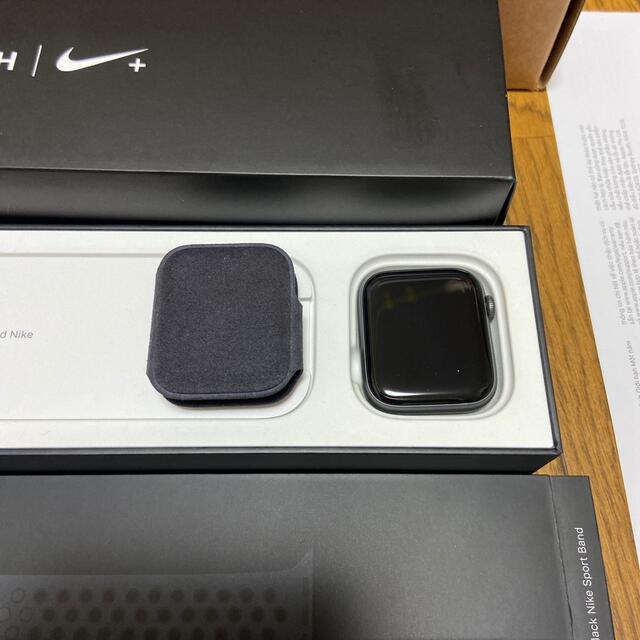 Apple Watch(アップルウォッチ)の再出品　apple watch シリーズ4 Nike 44ミリセルラー　中古 メンズの時計(腕時計(デジタル))の商品写真