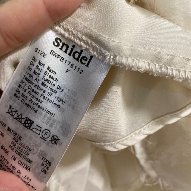 SNIDEL(スナイデル)のスナイデル　肩あき　ブラウス　後ろリボン レディースのトップス(シャツ/ブラウス(半袖/袖なし))の商品写真