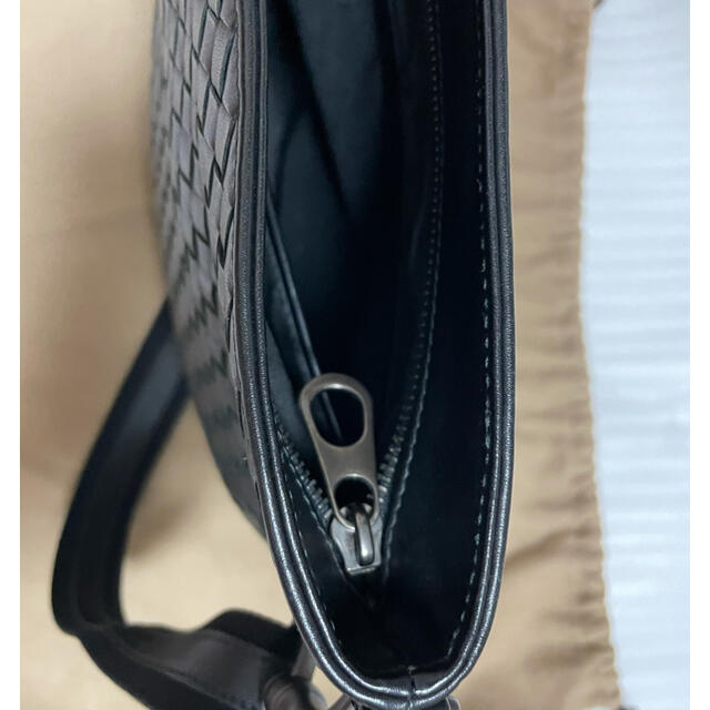 Bottega Veneta(ボッテガヴェネタ)のボッテガヴェネタ  ショルダーバッグ　ブラック　正規品　美品 メンズのバッグ(ショルダーバッグ)の商品写真