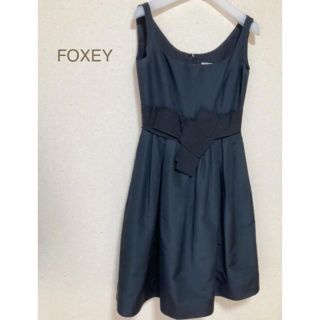 フォクシー(FOXEY)の美品！フォクシー シルク100% 美シルエットブラックワンピース(ひざ丈ワンピース)