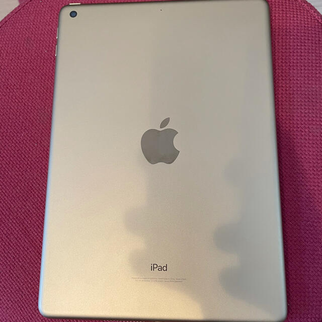 Apple(アップル)のApple  iPad 第5世代　Wifi 128GB スマホ/家電/カメラのPC/タブレット(タブレット)の商品写真