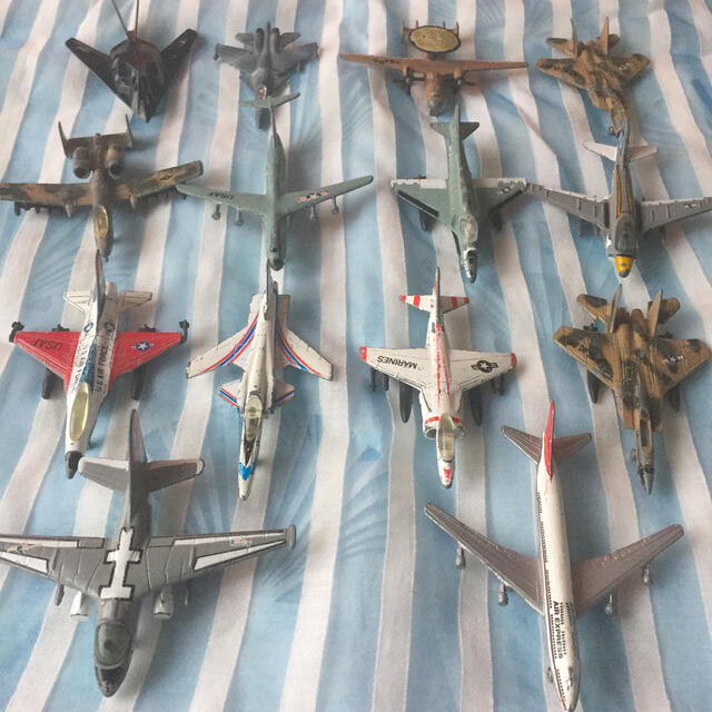 飛行機 戦闘機  14機まとめて エンタメ/ホビーのおもちゃ/ぬいぐるみ(キャラクターグッズ)の商品写真