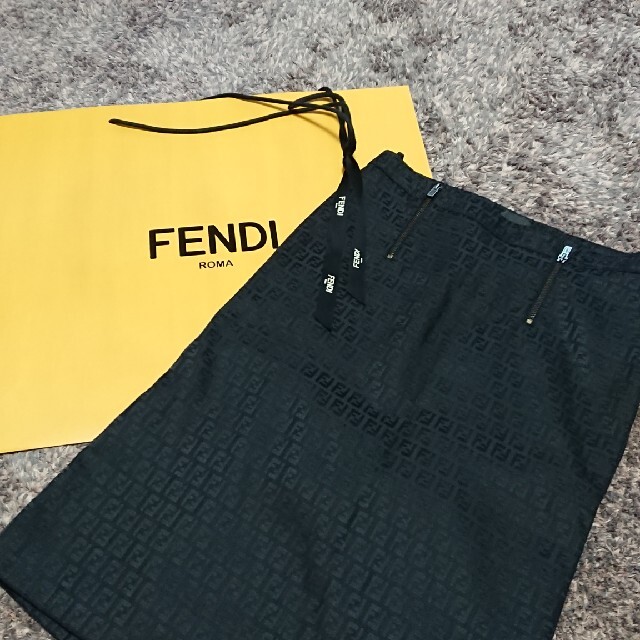 FENDI(フェンディ)の値下げ‼️FENDIズッカ柄のスカート レディースのスカート(ひざ丈スカート)の商品写真