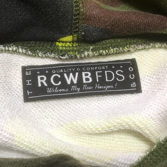 RODEO CROWNS WIDE BOWL(ロデオクラウンズワイドボウル)のRCWB FDS ロデオクラウンズワイドボウル　パーカー　ロゴ　迷彩　Mサイズ メンズのトップス(パーカー)の商品写真