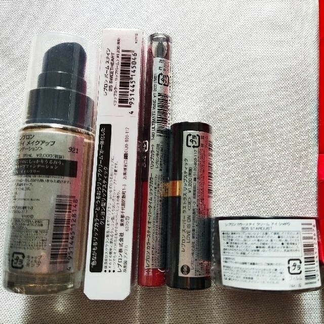 REVLON(レブロン)のレブロン★ラッキーバッグ★ コスメ/美容のキット/セット(コフレ/メイクアップセット)の商品写真