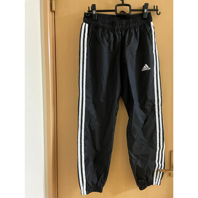 adidas(アディダス)のエッセンシャルズ3ストライプス　7/8パンツ レディースのパンツ(その他)の商品写真