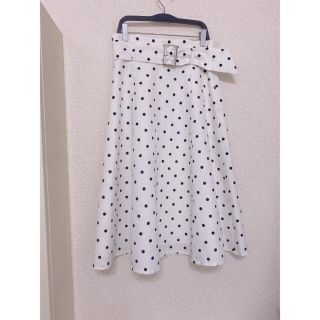 ジャスグリッティー(JUSGLITTY)の新品☆ジャスグリッティーのドット柄ベルト付きフレアスカート☆2☆ホワイト(ひざ丈スカート)