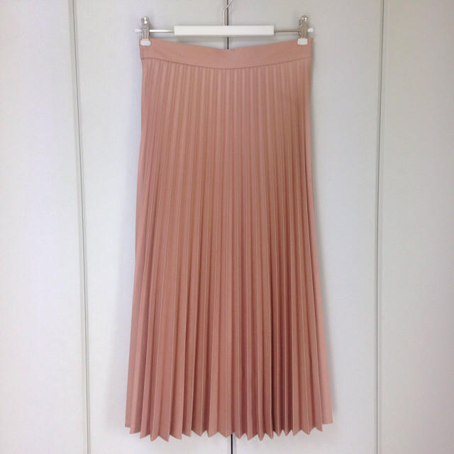 ZARA(ザラ)のZARA ザラ プリーツ ミディ スカート ピンク シャンパン ベージュ レディースのスカート(ロングスカート)の商品写真