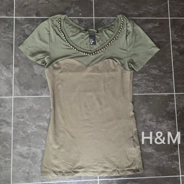 H&M(エイチアンドエム)のH&M♡スタッズ付メッシュTシャツ♡カーキ レディースのトップス(Tシャツ(半袖/袖なし))の商品写真