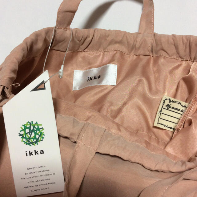 ikka(イッカ)のタグ付き新品✨フリル2WAYリュック ❤️ ikka キッズ  キッズ/ベビー/マタニティのこども用バッグ(リュックサック)の商品写真