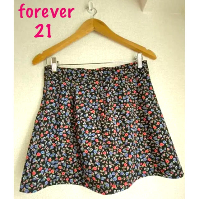 FOREVER 21(フォーエバートゥエンティーワン)のforever21可愛い小花柄のカラフルミニスカート 華やかおしゃれ　早い者勝ち レディースのスカート(ミニスカート)の商品写真