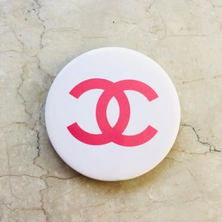 シャネル(CHANEL)の美品★ シャネルの非売品缶バッジ大 CHANEL(ブローチ/コサージュ)