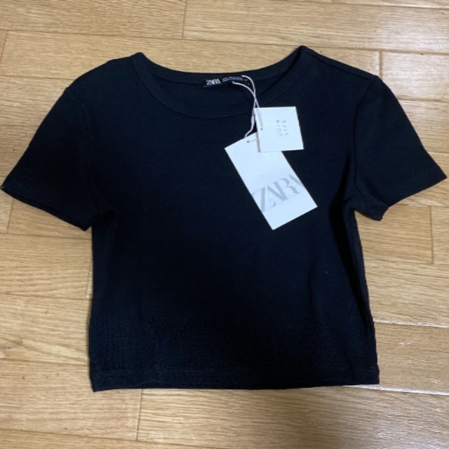 ZARA(ザラ)のZARA クロップド丈Tシャツ 黒 レディースのトップス(Tシャツ(半袖/袖なし))の商品写真