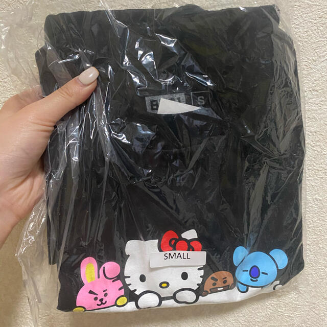 防弾少年団(BTS)(ボウダンショウネンダン)のbt21×ハローキティ レディースのトップス(Tシャツ(半袖/袖なし))の商品写真