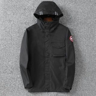 カナダグース(CANADA GOOSE)のジャケット　ノースフェイスTシャツ(ナイロンジャケット)